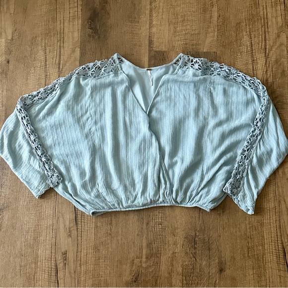 Free people Runway Crochet sleeve Top size Small Blue/grey color - Picture 2 of 9